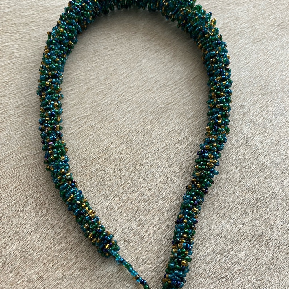 Handcrafted beaded necklace - Picture 5 of 9